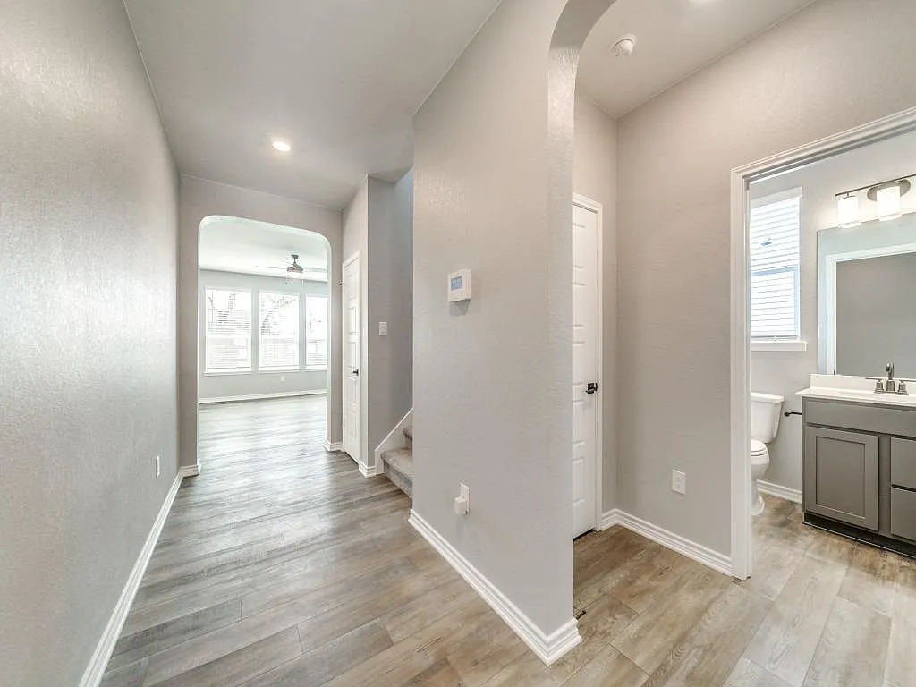 4 bed, 2403 sqft, $2,895 — Photo 4