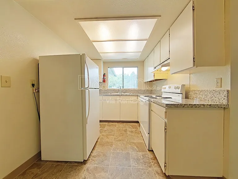 1150 NW Walnut Blvd — Photo 4