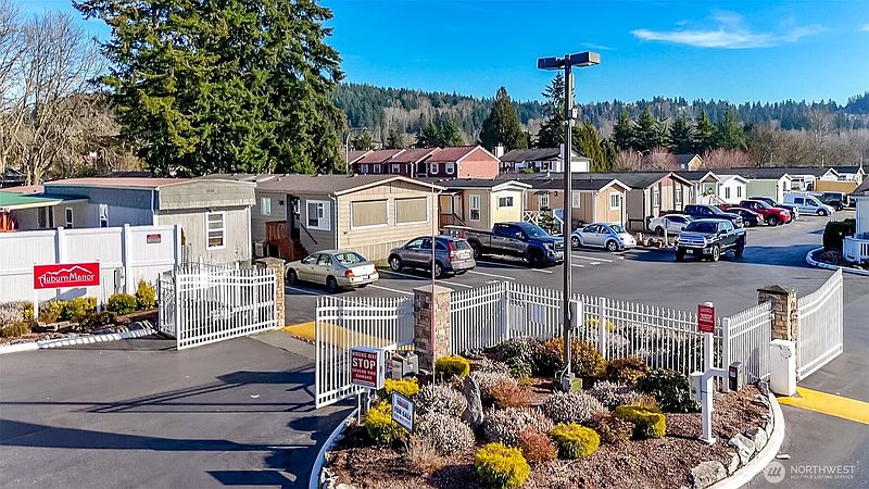 3rd image of 210 37th St SE #8