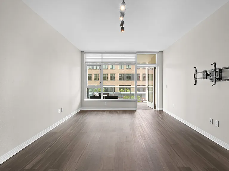 427 9th Ave #301 — Photo 11