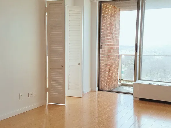 61-20 Grand Central Parkway image 9 of 22