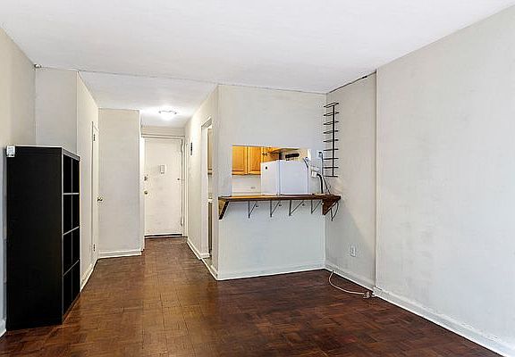 3rd image of 311 E 75th St APT 1H