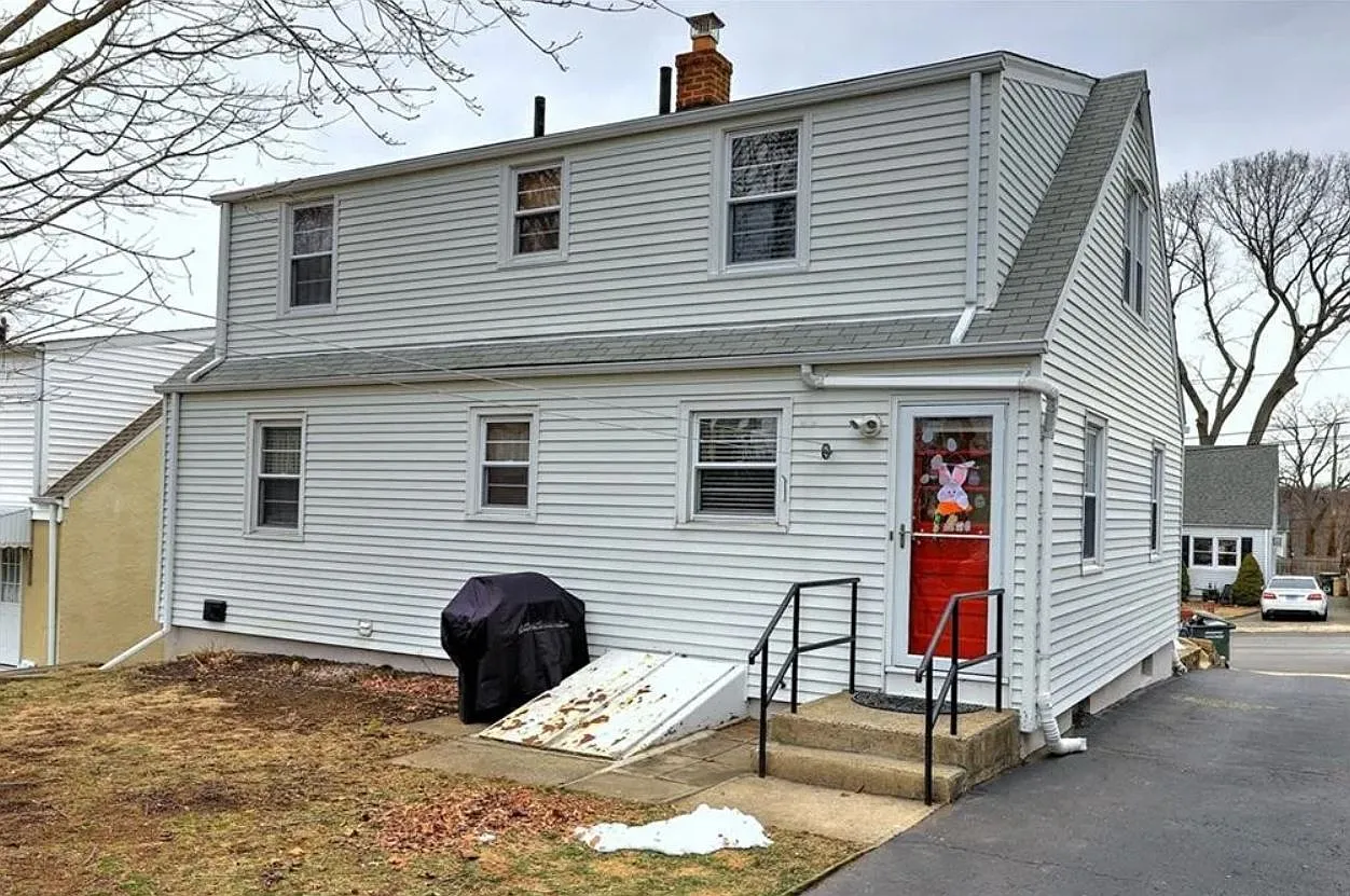 815 Ruth St — Photo 2