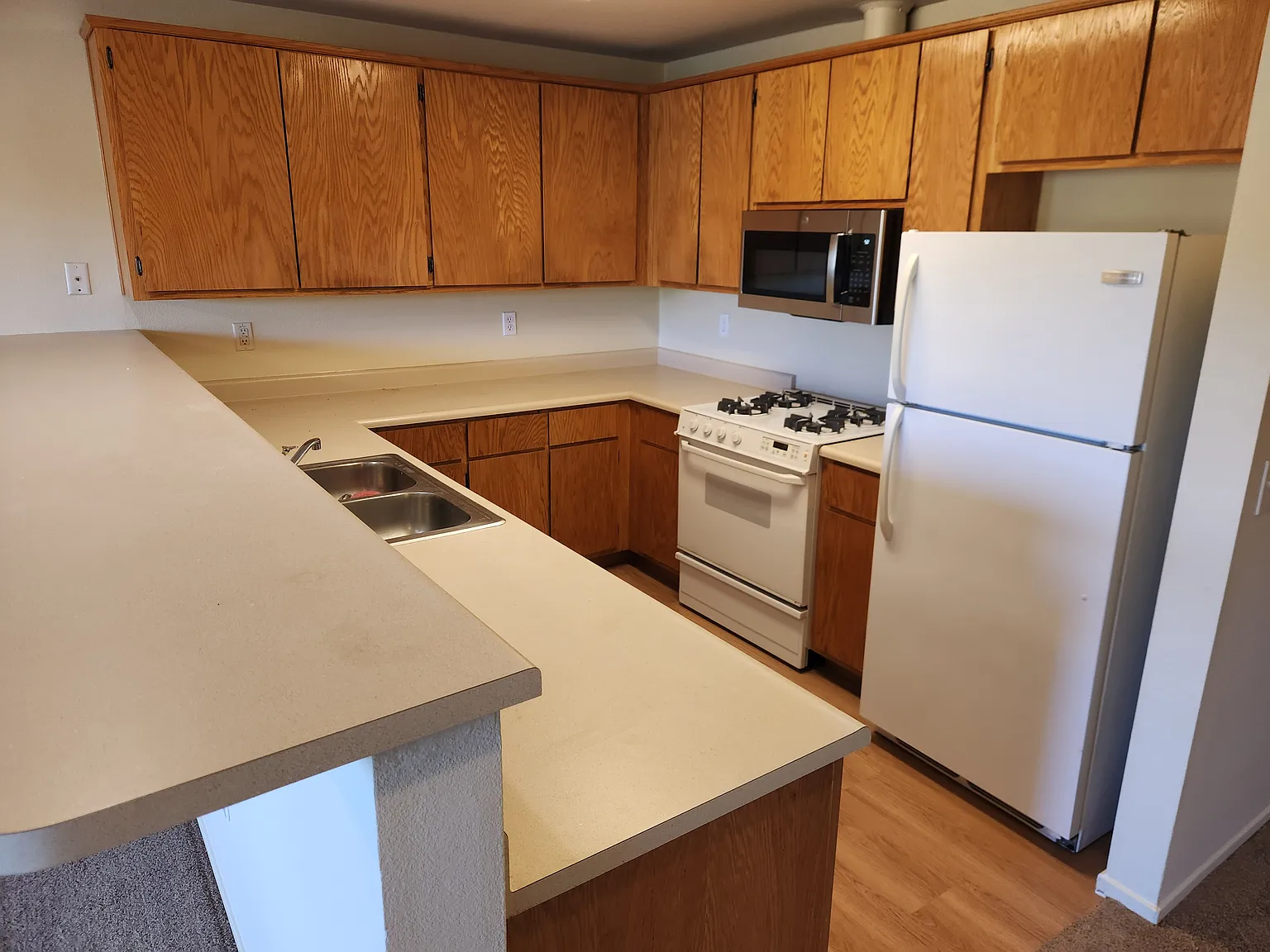 1 bed, 800 sqft, $2,000 — Photo 3