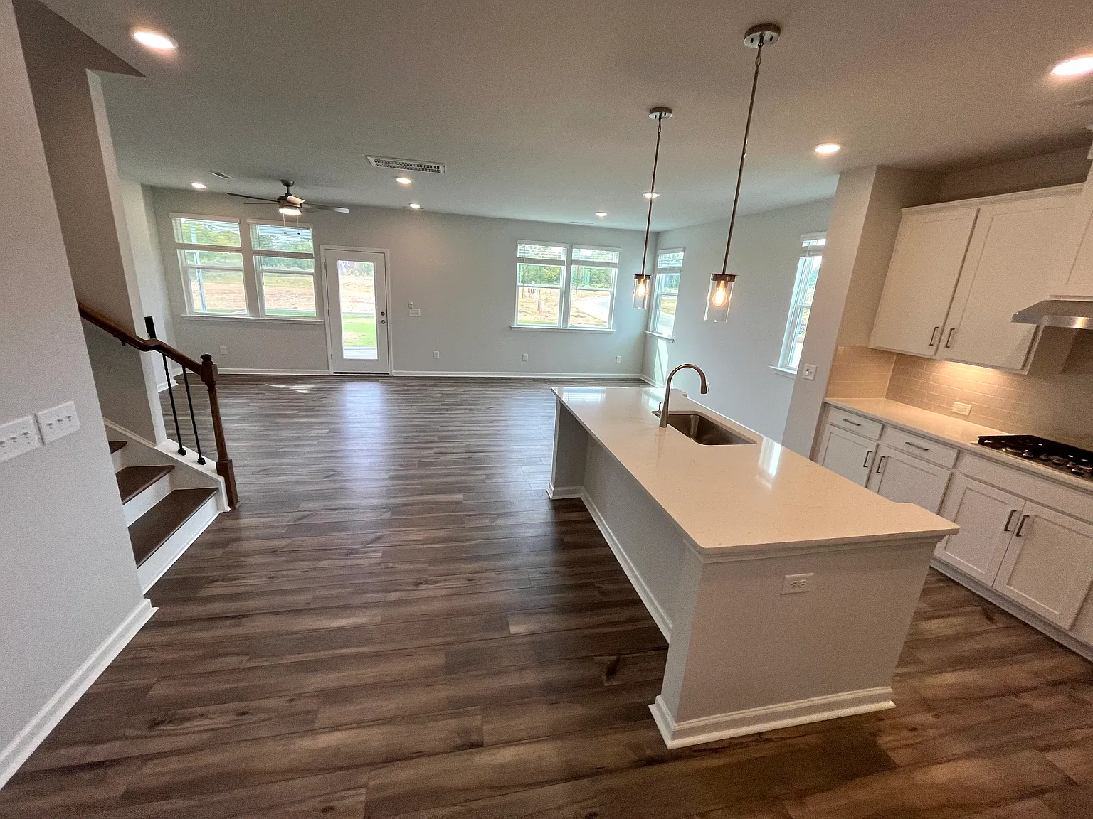 4 bed, 2890 sqft, $2,890 — Photo 3