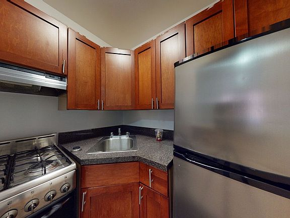 4th image of 251 W 26th St #A4