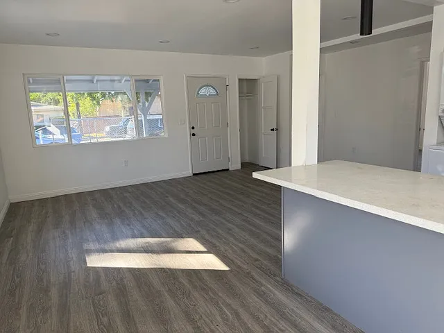 7044 Tyrone Ave — Photo 1