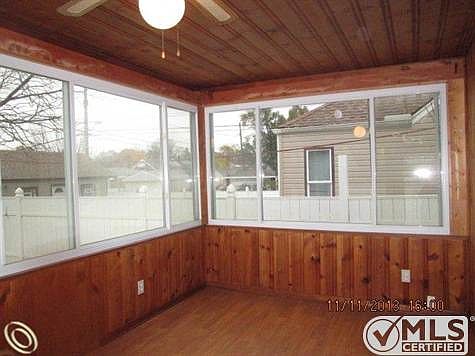 SUNROOM.JPG
