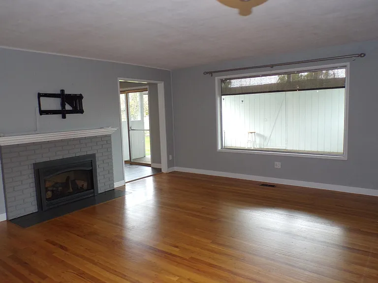2740 NW Stewart St — Photo 32