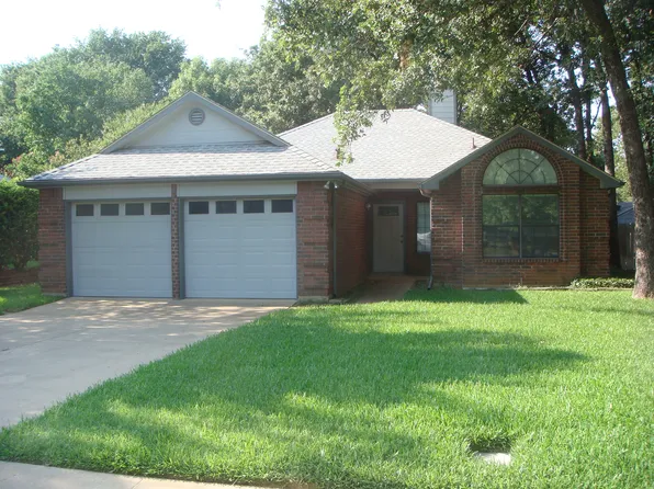 409 E Ash Ln, Euless, TX 76039