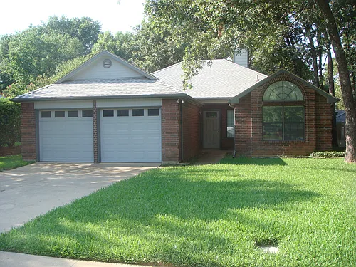 409 E Ash Ln Photo 1