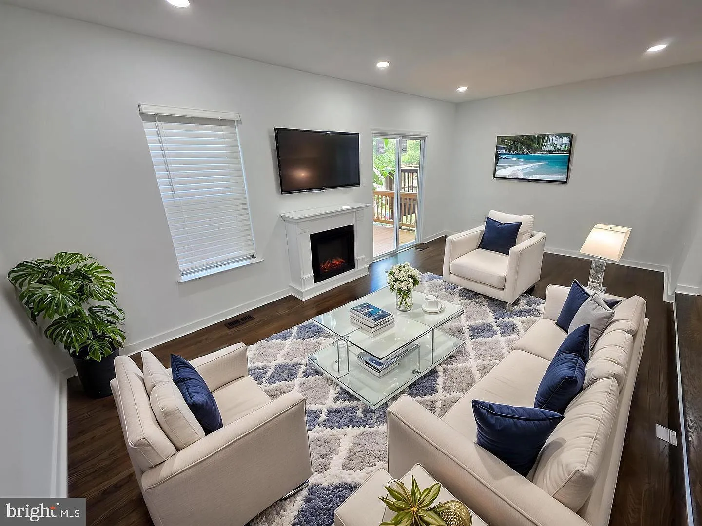 3 bed, 3.5 bath, 2016 sqft, $2,790 — Photo 3