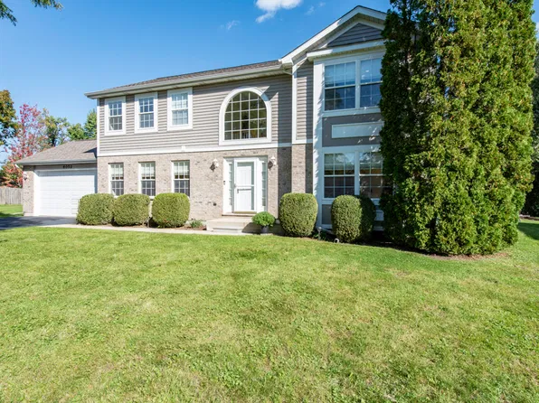 4052 Woodcrest Ct, Gurnee, IL 60031