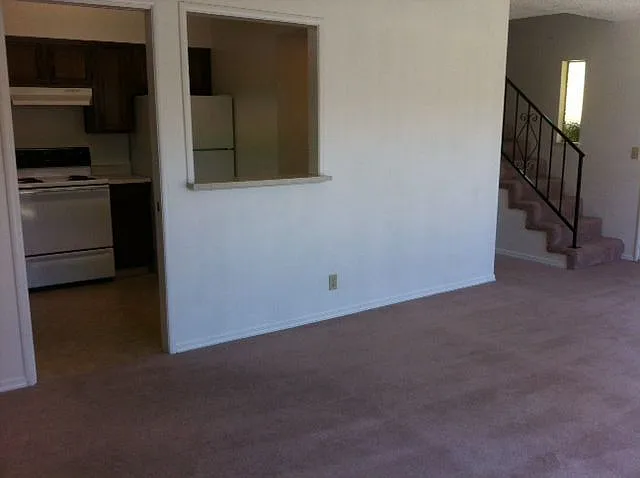1078 Franklin Ave — Photo 30