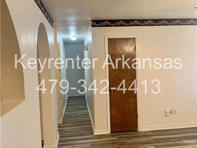 2607 Lee St — Photo 16