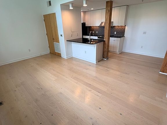 4th image of 418 N 25th St APT 220
