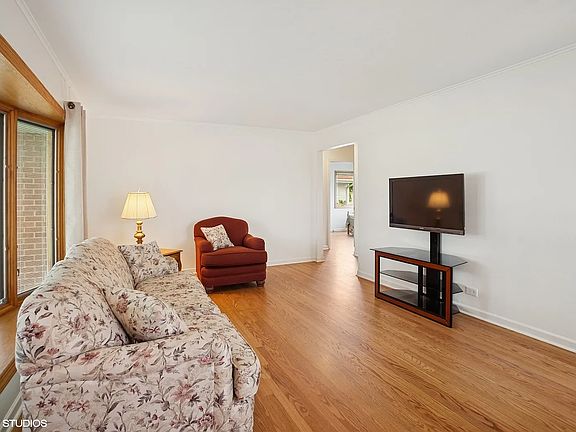 4th image of 43 N Mount Prospect Rd