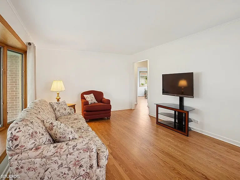43 N Mount Prospect Rd — Photo 4