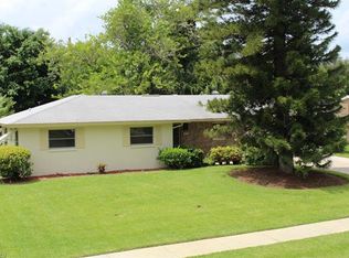 520 Nottingham Dr, Naples, FL 34109