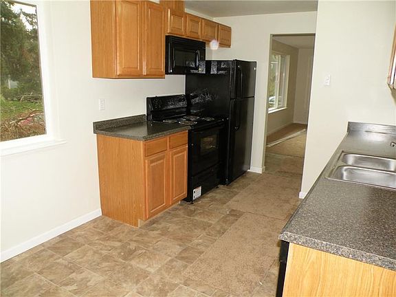3rd image of 524 Pamela Dr SE