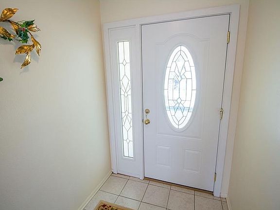 3rd image of 2371 Warwick Dr