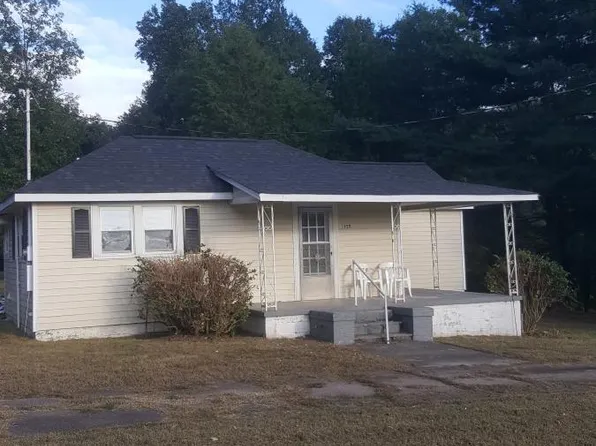 1935 Scott St, Eden, NC 27288