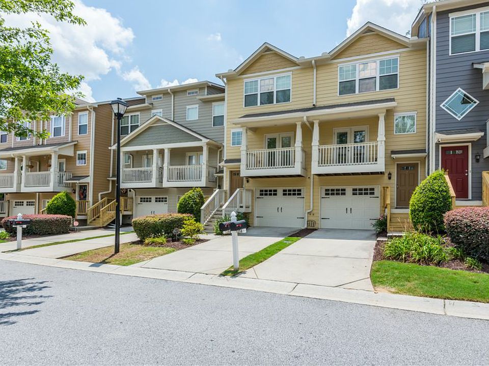 Home from the outside. Garage parking lot and driveway. 2 car max for this area, we keep the streets open for your guests!