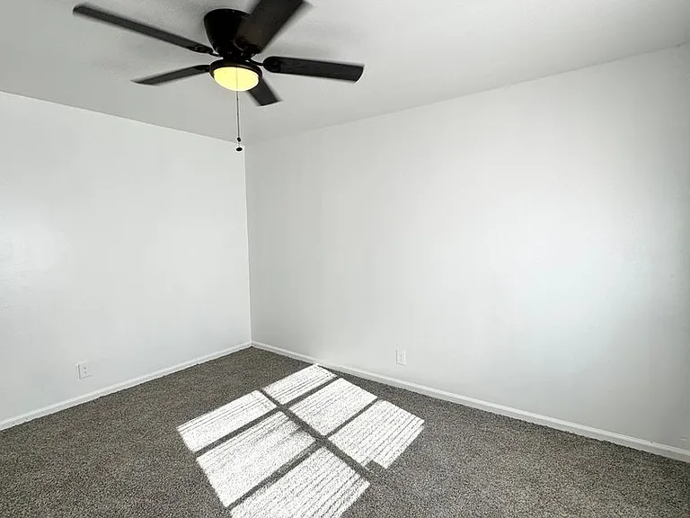 306 N Jackson St — Photo 46