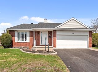 28 Halley St, Ottawa, ON K2J 3W2