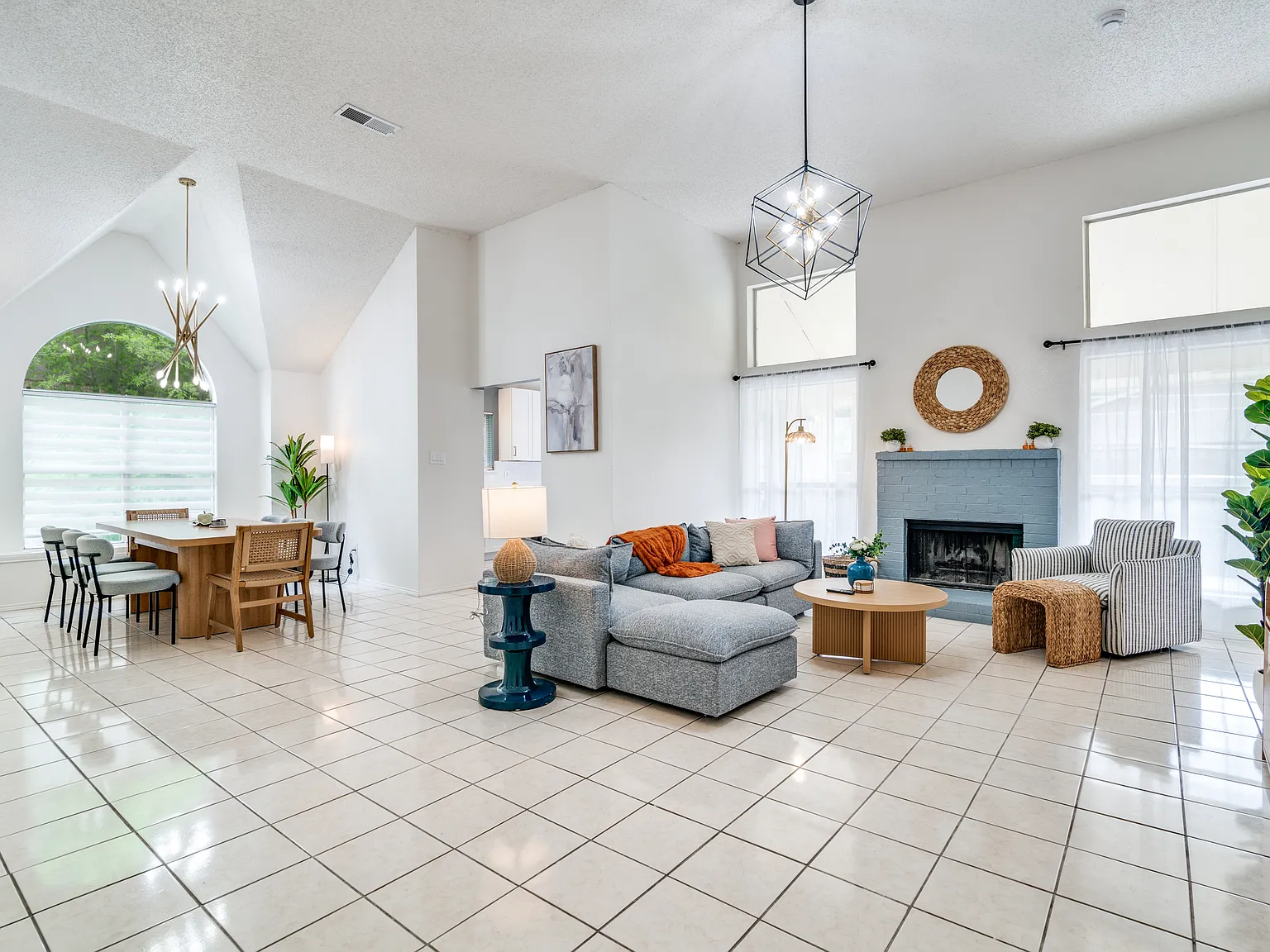 4 bed, 1882 sqft, $4,500 — Photo 1