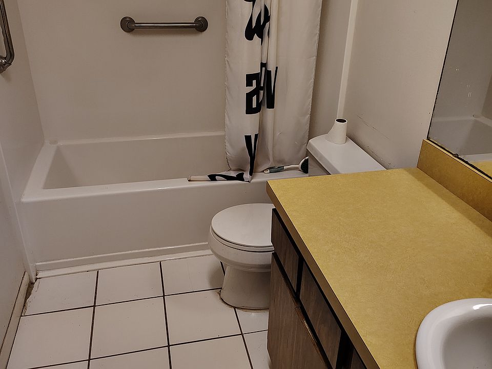 1st image of 804 District Ct