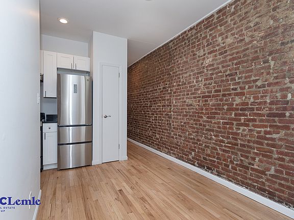 3rd image of 450 E 81st St APT 31