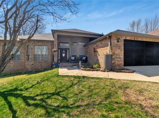 2819 N Raintree Dr, Fayetteville, AR 72703