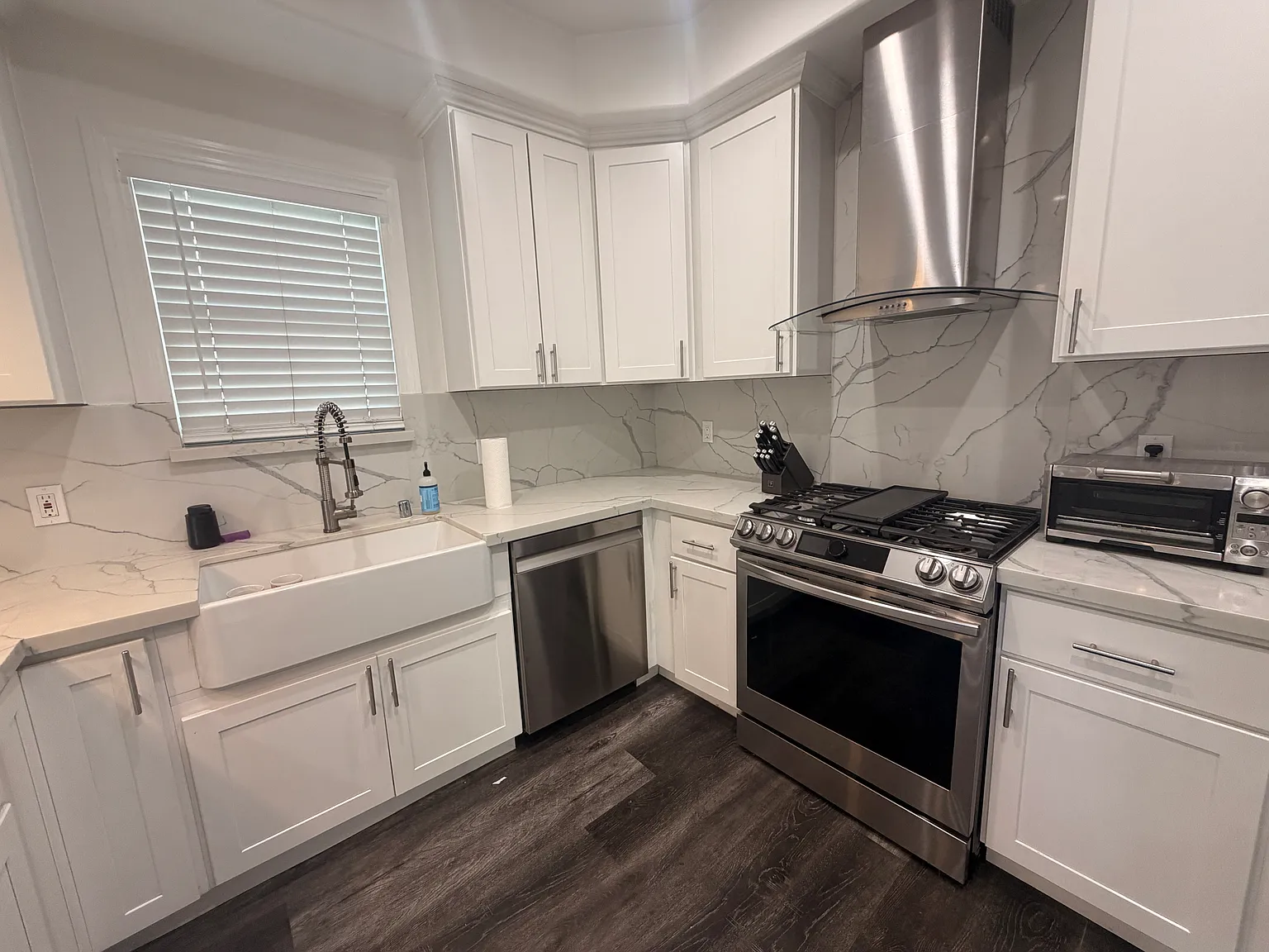 2 bed, 700 sqft, $2,999 — Photo 2