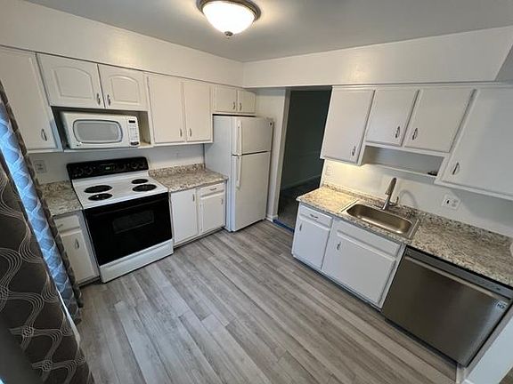 3rd image of 1716 Dogwood Dr