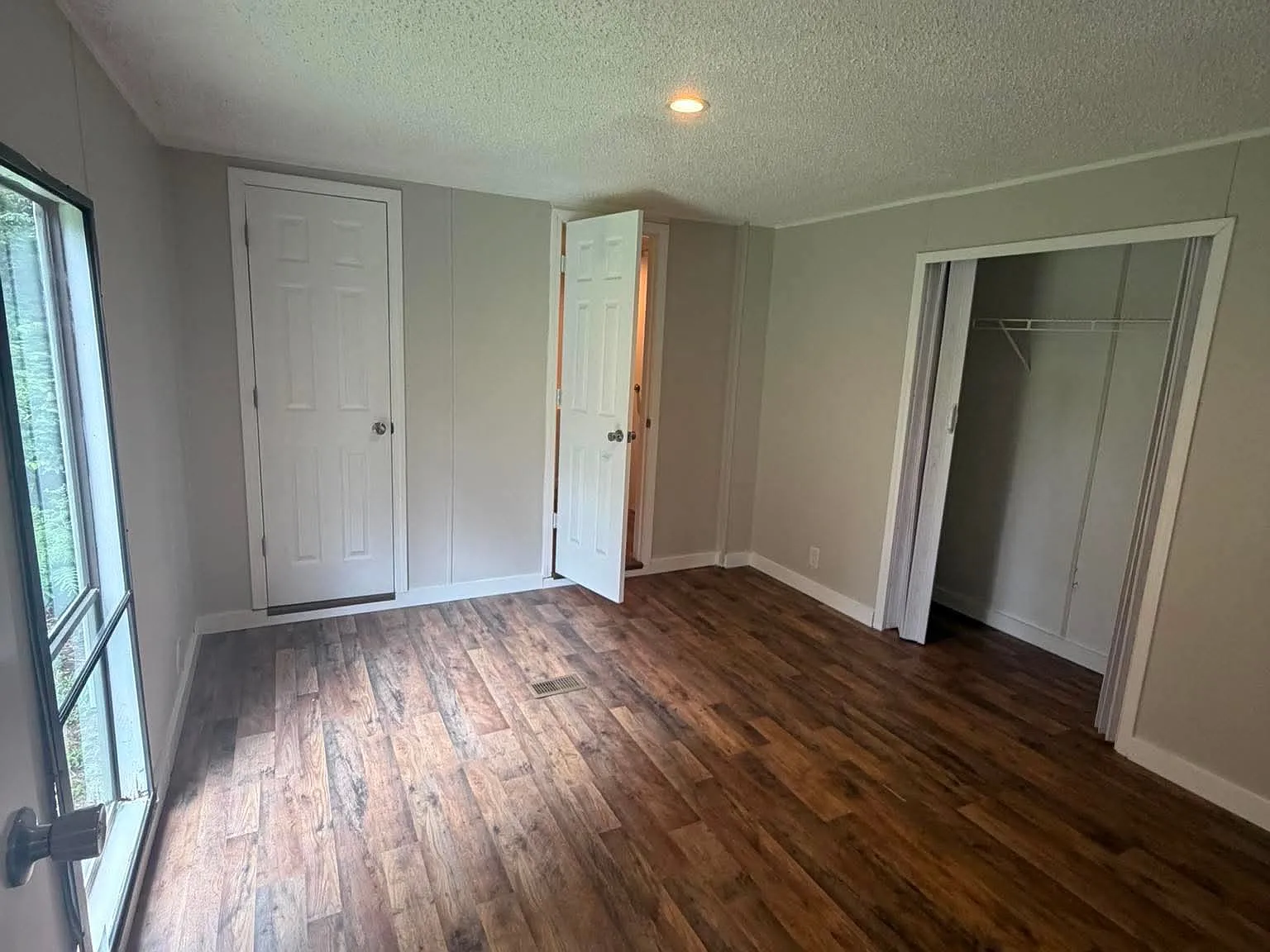 2 bed, $1,049 — Photo 3
