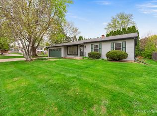 5210 Abbey Dr, McHenry, IL 60050