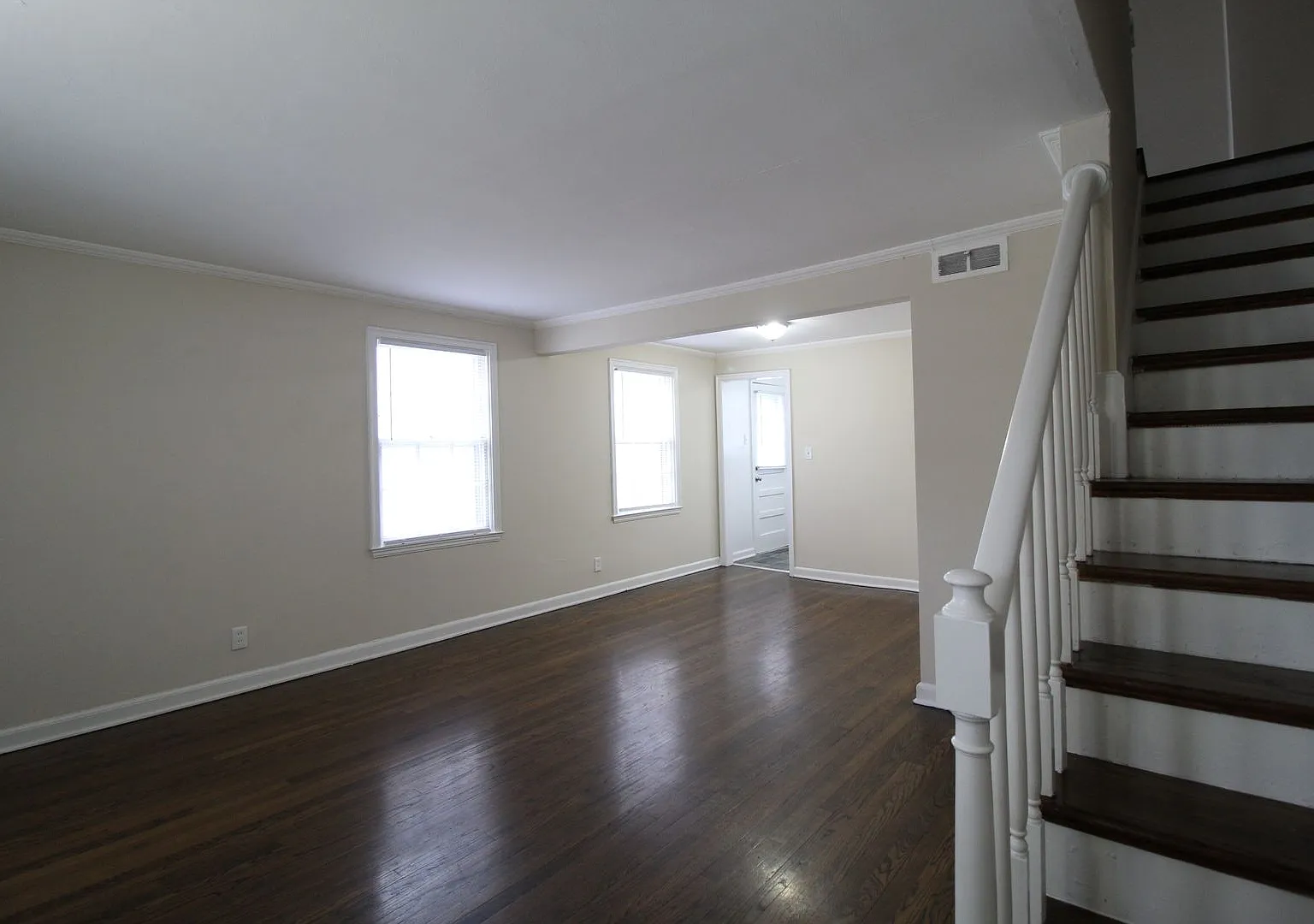 2 Bedroom Duplex in North Kansas City — Photo 2