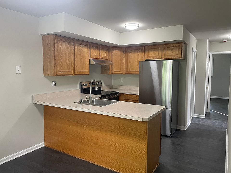 Kitchen with large island seating