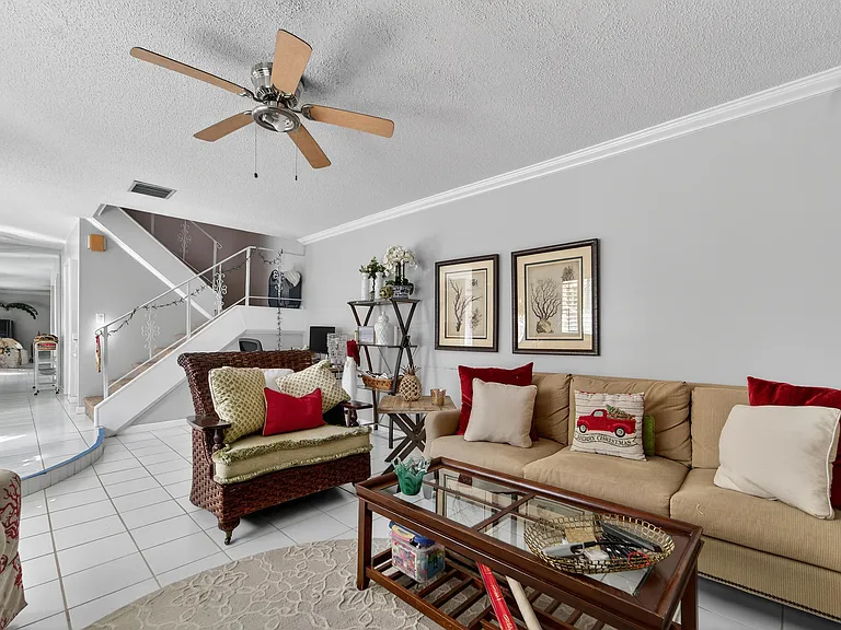 141 E Riverside Dr #10D — Photo 10