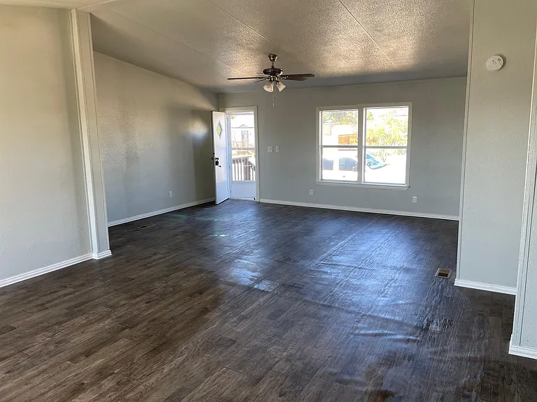 113 Sparrow Dr — Photo 2