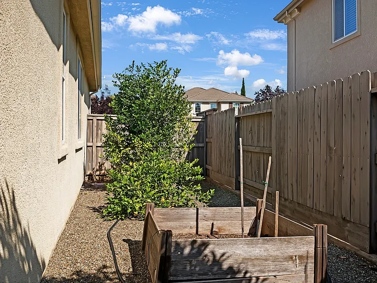 4084 David Loop — Photo 29