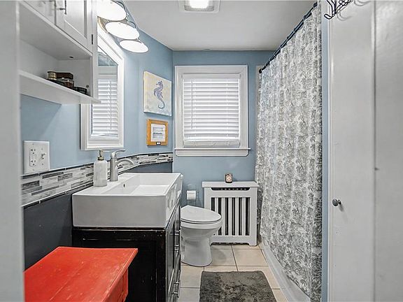 5th image of 16 Edison St