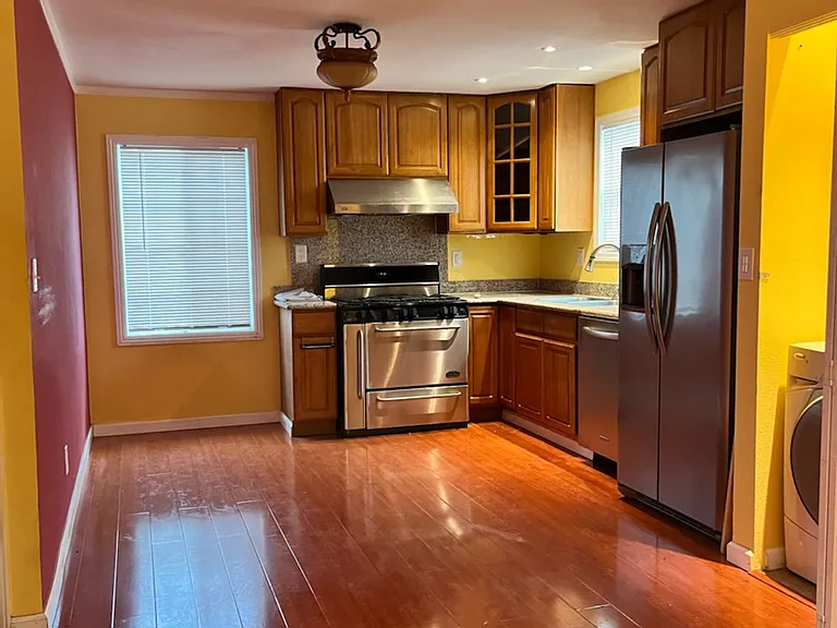 2224 Whyte Park Ave #B — Photo 2