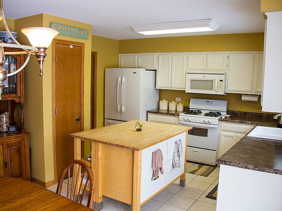 4th image of 1540 Duchess Ave