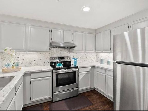 4th image of 550 Ortega Ave APT B324