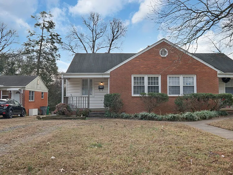 1318 Richmond Pl — Photo 3