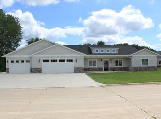 1025 Lighthouse Ct, Milford, IA 51351