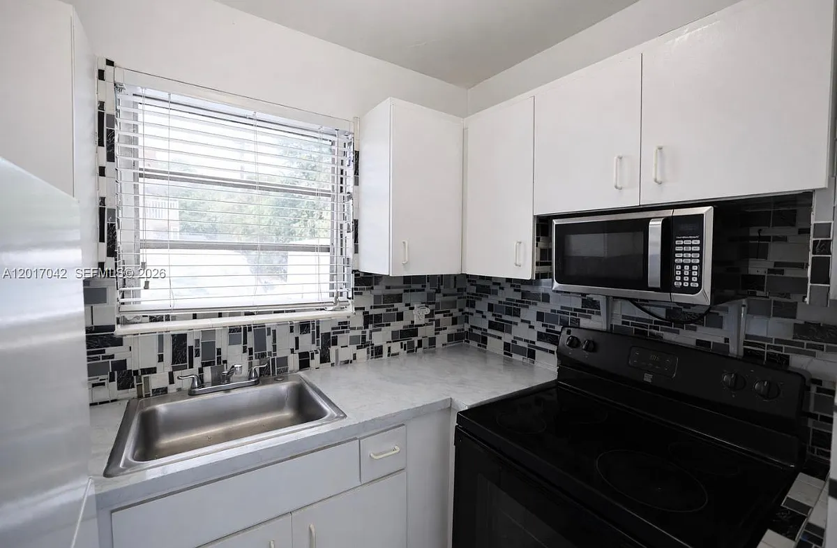 Building Photo - 4381 W Flagler St #3