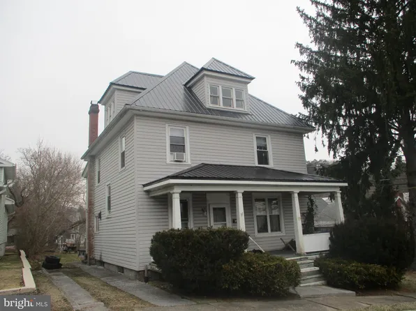 19 W 2nd St, Everett, PA 15537
